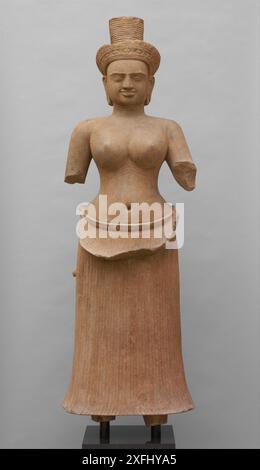 (240704) -- PHNOM PENH, July 4, 2024 (Xinhua) -- This undated photo shows a 10th century sandstone-made female goddess Uma, which was repatriated to Cambodia from the United States. Fourteen looted Cambodian artifacts have been repatriated from the Metropolitan Museum of Art (the MET) in New York, the Cambodian Ministry of Culture and Fine Arts said in a press statement on Wednesday. (Cambodian Ministry of Culture and Fine Arts/Handout via Xinhua) Stock Photo