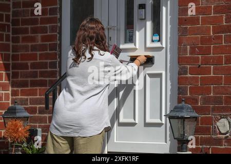 Barnsley, UK. 04th July, 2024. Barnsley North Labour candidate team canvassing in the Barnsley area during the 2024 United Kingdom elections in the Barnsley area, Barnsley, United Kingdom, 4th July (Photo by Alfie Cosgrove/News Images) in Barnsley, United Kingdom on 7/4/2024. (Photo by Alfie Cosgrove/News Images/Sipa USA) Credit: Sipa USA/Alamy Live News Stock Photo