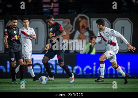 BRAGANÇA PAULISTA, SP - 03.07.2024: RED BULL BRAGANTINO E ATLÉTICO GOIANIENSE - Henry Mosquera during the match between Red Bull Bragantino and Atlético Goianiense, valid for the fourteenth round match of the Brazilian Football Championship 2024, held at the Nabi Abi Chedid stadium (Nabizão), in Bragança Paulista, SP, this Wednesday, (03) . (Photo: Anderson Lira/Fotoarena) Stock Photo