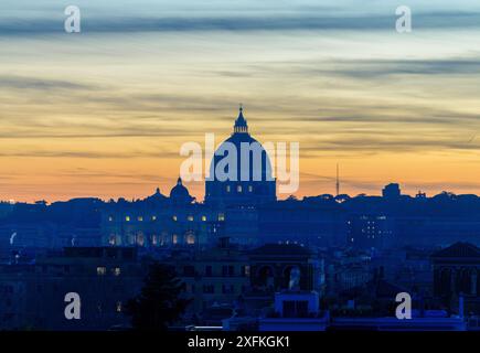 Evening view of Rome and the Vatican with the dome of St Peter's basilica from the Pincio Terrace (Terrazza del Pincio) on the Pincian Hill (Pincio). Stock Photo