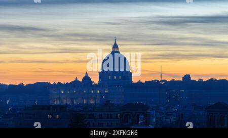 Evening view of Rome and the Vatican with the dome of St Peter's basilica from the Pincio Terrace (Terrazza del Pincio) on the Pincian Hill (Pincio). Stock Photo