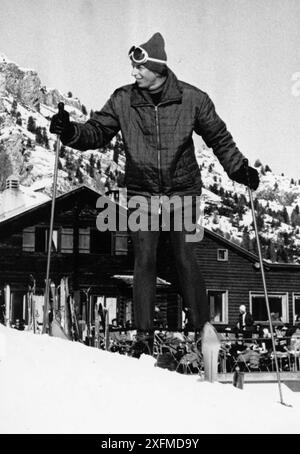 15 Giugno 1964 St Moritz Archivio Storico Olycom/LaPresse Katharine, Duchessa di Kent (Katharine Lucy Mary; nata Worsley; Hovingham Hall, 22 febbraio 1933), è la moglie del Principe Edward, Duca di Kent, un nipote di Re Giorgio V del Regno Unito e Mary di Teck, e cugino di primo grado della Regina Elisabetta II. È quindi un membro della famiglia reale britannica. Nella Foto: Katharine, Duchessa di Kent moglie di Principe Edward, Duca di Kent a St Moritz   Pictured: Katharine, Duchess of Kent wife of Prince Edward, Duke of Kent in St Moritz Stock Photo