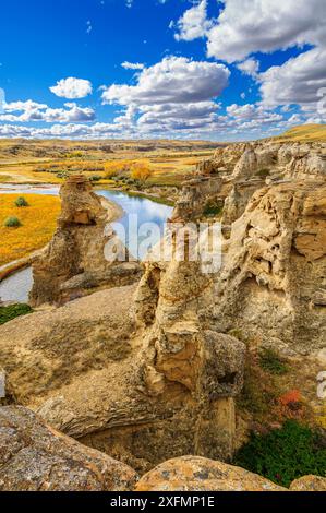 Eroded sandstone formations called 'hoodoos' along the Milk River in Writing-On-Stone Provincial Park in southern Alberta Stock Photo