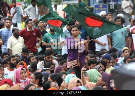 Dhaka, Wari, Bangladesh. 4th July, 2024. Students from Dhaka University and other universities marched in a procession for the second day, protesting the High Court's verdict to reinstate the quota system in government jobs, in Dhaka, Bangladesh, on July 04, 2024. (Credit Image: © Habibur Rahman/ZUMA Press Wire) EDITORIAL USAGE ONLY! Not for Commercial USAGE! Stock Photo