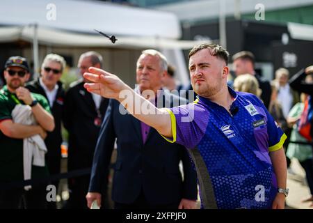 NORTHAMPTONSHIRE, UNITED KINGDOM. 04th Jul, 24. Luke Littler (English professional darts player) took the Darts Challenge on Thursday during Qatar Airways British Grand Prix 2024 at Silverstone Circuit on Thursday, July 04, 2024 in NORTHAMPTONSHIRE, ENGLAND. Credit: Taka G Wu/Alamy Live News Stock Photo