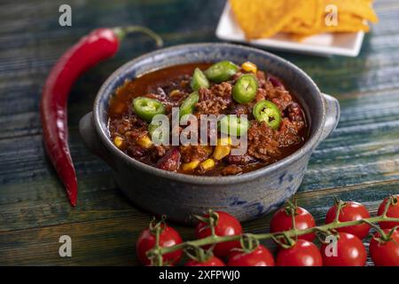 Chilli con carne with nachos Stock Photo