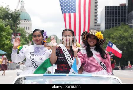 St. Louis, United States. 04th July, 2024. Women from Mexico, Guatemala and Columbia wave as they ride in the America's Birthday Parade in St. Louis on Thursday, July 4, 2024. Photo by Bill Greenblatt/UPI Credit: UPI/Alamy Live News Stock Photo