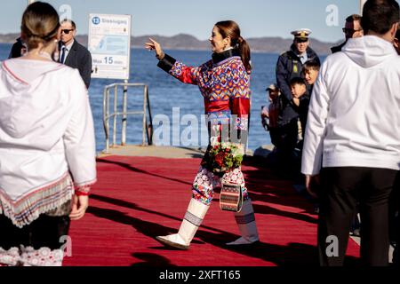 Nuuk, Groenland. 04th July, 2024. Queen Mary upon arrival to Nuuk in Greenland, Thursday the 4th of July 2024. The royal couple officially visit Greenland from the 29th of June to the 6th of July 2024. The visit begins in Disko Bay and the royal couple then travel with Dannebrog south along Greenland's west coast. (Photo: Ida Marie Odgaard/Ritzau Scanpix) Credit: Ritzau/Alamy Live News Stock Photo