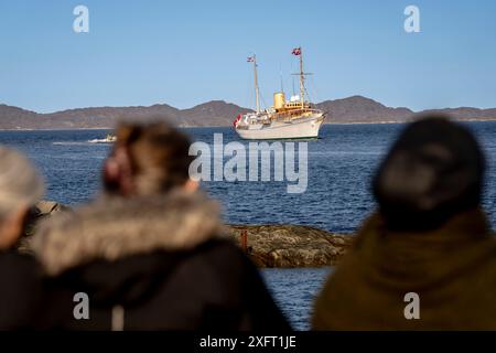 Nuuk, Groenland. 04th July, 2024. The royal ship Dannebrog at the arrival to Nuuk in Greenland, Thursday the 4th of July 2024. The royal couple officially visits Greenland in the days 29th of June to 6th of July 2024. The visit begins in Disko Bay and the royal couple then travels with Dannebrog south along Greenland's west coast. (Photo: Ida Marie Odgaard/Ritzau Scanpix) Credit: Ritzau/Alamy Live News Stock Photo