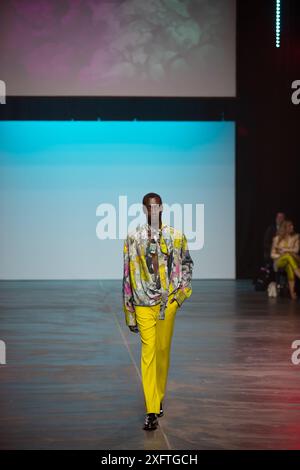 Danny Reinke, präsentierte die Kollektion der Fashion Week 2024 Berlin, Uber Eats Hall, Felix Wolf/ Alamy Stock Photo