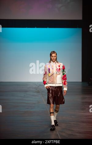 Danny Reinke, präsentierte die Kollektion der Fashion Week 2024 Berlin, Uber Eats Hall, Felix Wolf/ Alamy Stock Photo