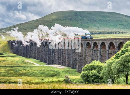 The image is of the BR, LNER A4 Pacific Class, 4-6-2, 60007, Sir Nigel Gresley steam train crossing the Ribblehead viaduct in the Yorkshire Dales Stock Photo