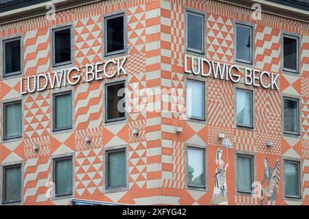 The Ludwig Beck Mode store is located on Marienplatz right next to the town hall Stock Photo