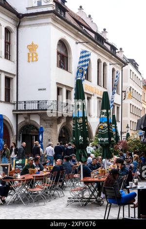 The world-famous Hofbräuhaus on Platzl in Munich's city center with tourists in the beer garden Stock Photo