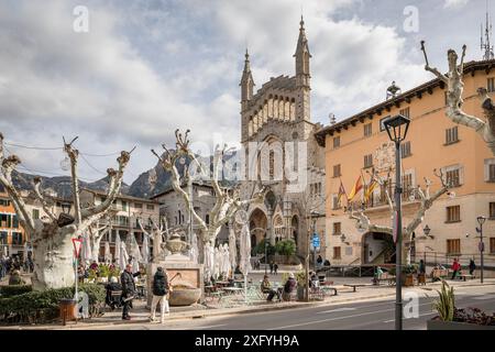 Plaza de la Constitucion in the city center with the parish church of Sant Bartomeu, Soller, Serra de Tramuntana region, Mallorca, Balearic Islands, S Stock Photo