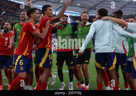 Stuttgart, Germany. 05th July, 2024. Players of Spain celebrate at the end of the Uefa Euro 2024 quarter-final match between Spain and Germany at Arena Stuttgart on July 5, 2024 in Stuttgart, Germany Credit: Marco Canoniero/Alamy Live News Stock Photo