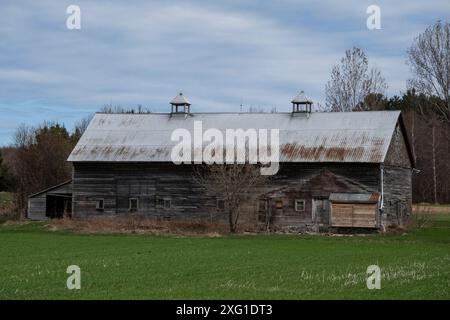 Old wooden barn on QC 132 in Saint-Pierre-les-Becquets, Quebec, Canada Stock Photo