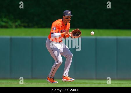 Minneapolis, Minnesota, USA. 6th July, 2024. Houston Astros shortstop JEREMY PENA (3) fields the ball during a MLB baseball game between the Minnesota Twins and the Houston Astros at Target Field. The Twins won 9-3. (Credit Image: © Steven Garcia/ZUMA Press Wire) EDITORIAL USAGE ONLY! Not for Commercial USAGE! Credit: ZUMA Press, Inc./Alamy Live News Stock Photo