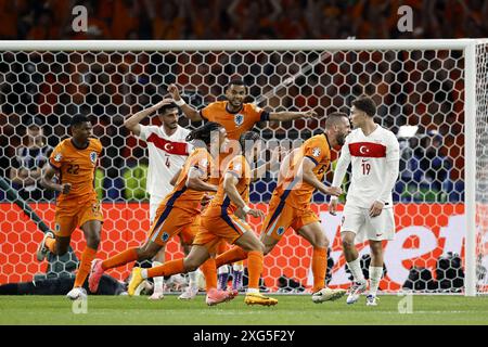 BERLIN - (l-r) Denzel Dumfries of Holland, Caglar Soyuncu of Turkiye, Nathan Ake of Holland, Cody Gakpo of Holland, Xavi Simons of Holland, Stefan De Vrij of Holland celebrating the 1-1, Bertug Ozgur Yildirim of Turkiye during the UEFA EURO 2024 quarterfinal match between the Netherlands and Turkey at the Olympiastadion on July 6, 2024 in Berlin, Germany. ANP MAURICE VAN STEEN Stock Photo