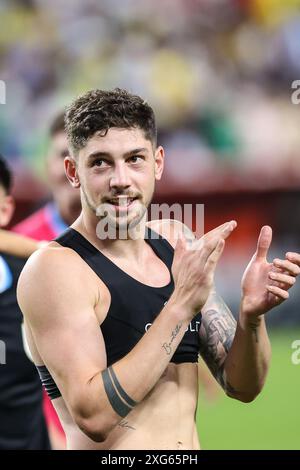 Las Vegas, NV, USA. 06th July, 2024. Uruguay midfielder Federico Valverde (15) celebrates with the crowd at the conclusion of the CONMEBOL Copa America Quarterfinals match at Allegiant Stadium between Uruguay and Brazil on July 06, 2024 in Las Vegas, NV. Christopher Trim/CSM/Alamy Live News Stock Photo