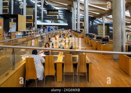 Modern interior of a the main reading room of the Bibliotheca Alexandrina, a major library and cultural center in Alexandria, Egypt Stock Photo