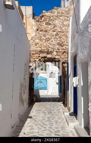 A small alley within the Venetian castle sector in Antiparos town, the only settlement on Antiparos island. The outer walls are actually local houses Stock Photo