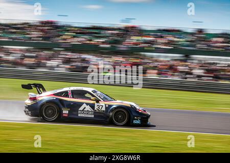 Silverstone, Great Britain. 7th July, 2024. #37 Oliver Jackson (UK, JTR), Porsche Mobil 1 Supercup at Silverstone Circuit on July 7, 2024 in Silverstone, Great Britain. (Photo by HOCH ZWEI) Credit: dpa/Alamy Live News Stock Photo