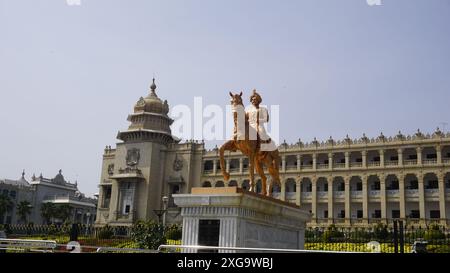 Bangalore, India - January 16 2024: Kempe Gowda statue in front of famous stunning Vidhana Soudha. Stock Photo