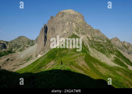 Midi d'Ossau peak, 2884 meters, from Saoubiste peak, Pyrenees National Park, Pyrenees Atlantiques, France Stock Photo