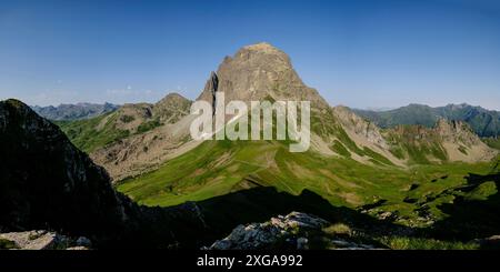 Midi d'Ossau peak, 2884 meters, from Saoubiste peak, Pyrenees National Park, Pyrenees Atlantiques, France Stock Photo