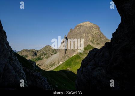 Midi d'Ossau peak, 2884 meters, from Saoubiste peak, Pyrenees National Park, Pyrenees Atlantiques, France Stock Photo