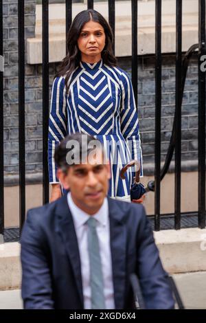 Akshata Murty watches as her husband, outgoing Prime Minister, Rishi Sunak, make his farewell speech. Credit: Amanda Rose/Alamy Stock Photo