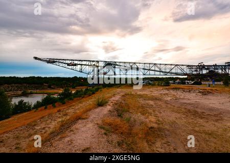 Abraumförderbrücke Blick am 6. Juli 2024 auf das Besucherbergwerk Abraumförderbrücke F60 am Bergheider See in der Lausitz an der Grenze von Brandenburg zu Sachsen. Lichterfelde Schacksdorf Brandenburg Deutschland  JK17321 *** Overburden conveyor bridge View on July 6, 2024 of the visitor mine overburden conveyor bridge F60 at Bergheider See in Lusatia on the border of Brandenburg to Saxony Lichterfelde Schacksdorf Brandenburg Germany JK17321 Stock Photo