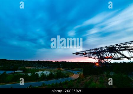 Abraumförderbrücke Blick am 6. Juli 2024 auf das Besucherbergwerk Abraumförderbrücke F60 am Bergheider See in der Lausitz an der Grenze von Brandenburg zu Sachsen. Lichterfelde Schacksdorf Brandenburg Deutschland  JK17402 *** Overburden conveyor bridge View on July 6, 2024 of the visitor mine overburden conveyor bridge F60 at Bergheider See in Lusatia on the border of Brandenburg to Saxony Lichterfelde Schacksdorf Brandenburg Germany JK17402 Stock Photo