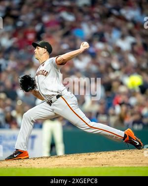 Cleveland, Oh, USA. 5th July, 2024. San Francisco Giants pitcher Taylor Rogers (33) pitches against Cleveland Guardians at Progressive Field in Cleveland, OH. San Francisco goes on to win 4-2. (Credit Image: © Walter G. Arce Sr./ASP via ZUMA Press Wire) EDITORIAL USAGE ONLY! Not for Commercial USAGE! Stock Photo