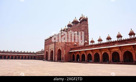 Beautiful inside view of Buland Darwaza, built in 1576 by Emperor Akbar ...