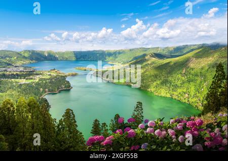 Landscape with Sete Cidades lakes, view from the Miradouro da Vista do Rei viewpoint in Sao Miguel island, Azores, Portugal Stock Photo