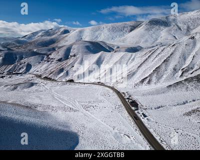 Lindis Pass, New Zealand: Aerial drone view of the Lindis pass between Mt Cook region and Wanaka on a sunny winter day in New Zealand southern alps. Stock Photo