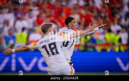 Stuttgart, Germany. 05th Jul 2024.  Maximilian Mittelstädt (DFB) Jamal Musiala (DFB) reklamieren Handspiel von Cucurella (ESP) Spain - Germany  Spanie Stock Photo