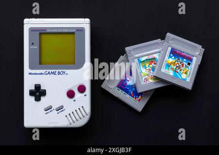 Classic 1989 Nintendo Game Boy handheld games console Stock Photo