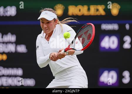 London, England, UK. 9th July, 2024. DONNA VEKIC (CRO) in action, returns with backhand during the The Championships Wimbledon. Vekic woon 5-7 6-4 6-1. (Credit Image: © Mathias Schulz/ZUMA Press Wire) EDITORIAL USAGE ONLY! Not for Commercial USAGE! Stock Photo