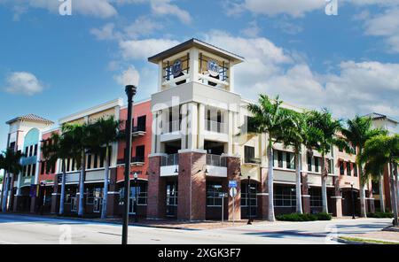 Herald Square parking garage and businesses, Punta Gorda, FL Stock Photo