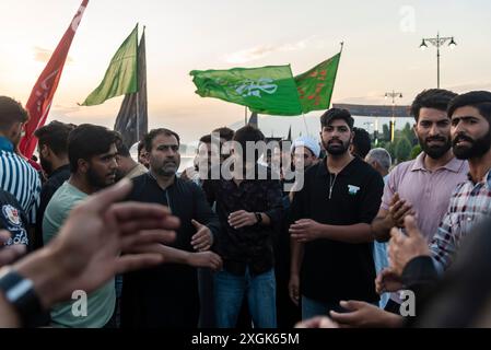 Kashmiri Shia Muslims prepare a religious flag to install on a road ...