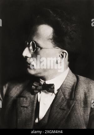 1920 c, AUSTRIA : The austrian and naturalized Irish physicist Erwin ...