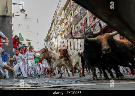 Pamplona, Spain. 10th July, 2024. Several runners run in front of the bulls from the Fuente Ymbro ranch through the streets of Pamplona during the San Fermín 2024 festivities. (Photo by Fernando Pidal/SOPA Images/Sipa USA) Credit: Sipa USA/Alamy Live News Stock Photo