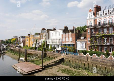 Riverside houses and houseboats on Lower Mall, Hammersmith, West London ...
