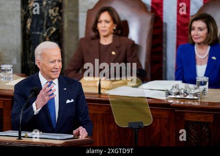 Washington, United States. 01st Mar, 2022. WASHINGTON, DC - MARCH 01: President Joe Biden, flanked by Vice President Kamala Harris and House Speaker Nancy Pelosi (D-Calif.), delivers his State of the Union address to a joint session of Congress on Capitol Hill on Tuesday, March 01, 2022 in Washington, DC, USA. Photo by Jabin Botsford/Pool/ABACAPRESS.COM Credit: Abaca Press/Alamy Live News Stock Photo