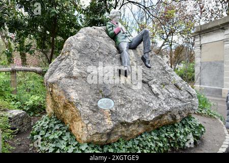 The Oscar Wilde Memorial Sculpture in Merrion Square Park. Stock Photo