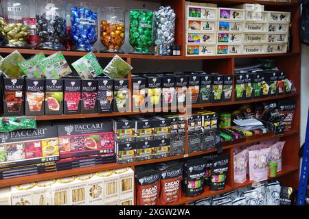 Mercado Artesanal La Mariscal, La Mariscal Artisan Market, Quito, Ecuador,  South America, UNESCO World Heritage Site Stock Photo - Alamy