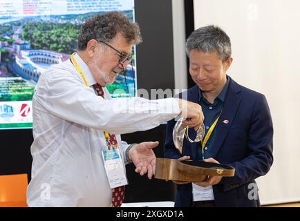 (240710) -- PESCARA (ITALY), July 10, 2024 (Xinhua) -- Li Di (R), a Chinese radio astronomer and chief scientist of China's five-hundred-meter Aperture Spherical Radio Telescope (FAST), is presented the Marcel Grossmann Award by Remo Ruffini, director of the International Center for Relativistic Astrophysics Network (ICRANet), in Pescara, Italy, on July 9, 2024. The five-hundred-meter Aperture Spherical Radio Telescope (FAST) located in southwest China's Guizhou Province has yielded significant scientific results and created a new avenue for astronomical collaboration between China and Europea Stock Photo